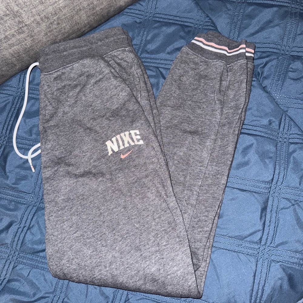 Nike Women’s Gray Sweatpants